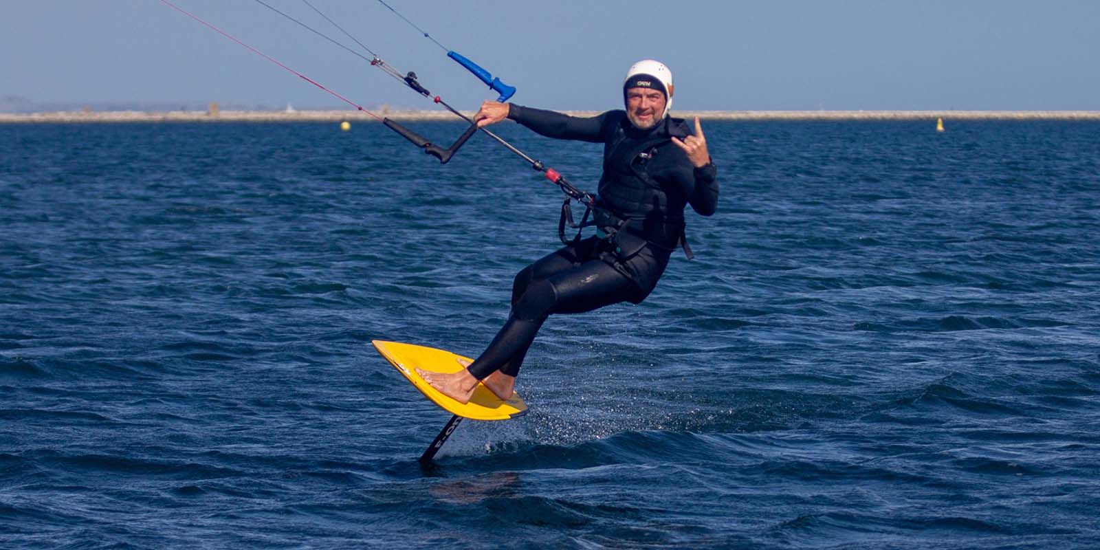 Portland Harbour, Kitefoiler, Andy throwing a shaka 🤙